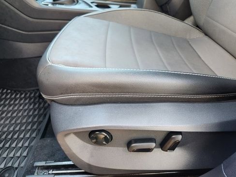 Used 2022 Volkswagen Taos SE image 23