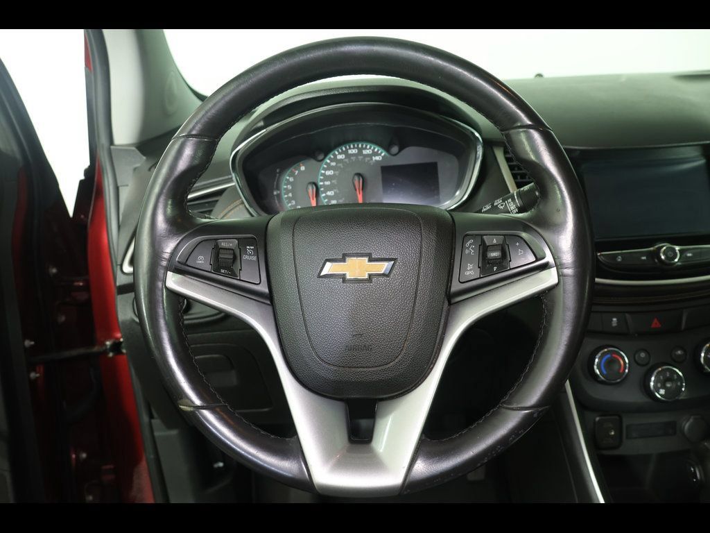 Used 2017 Chevrolet Trax LT w/ LT Convenience Package AWD/4WD image 19