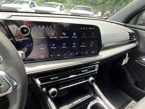 New 2026 Chevrolet Traverse LT w/ Sun and Wheel Package FWD image 27