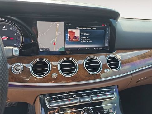 Used 2017 Mercedes-Benz E 300 4MATIC image 10