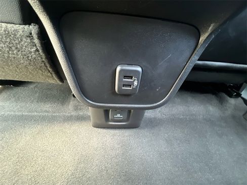 Used 2024 GMC Terrain SLT image 34