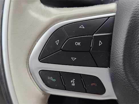 Used 2020 Chrysler Pacifica Limited image 27