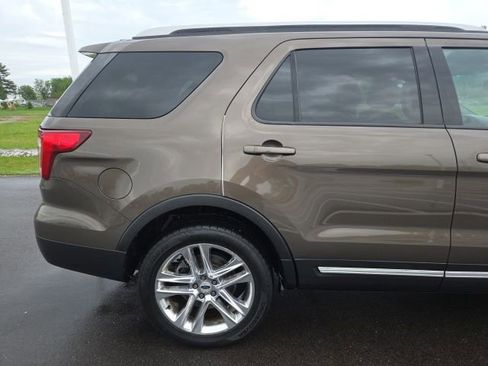 Used 2016 Ford Explorer XLT w/ Equipment Group 202A AWD/4WD image 7