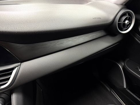 Used 2018 Alfa Romeo Giulia AWD image 25