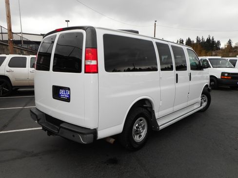 Used 2017 Chevrolet Express 3500 LT w/ LT Preferred Equipment Group image 10
