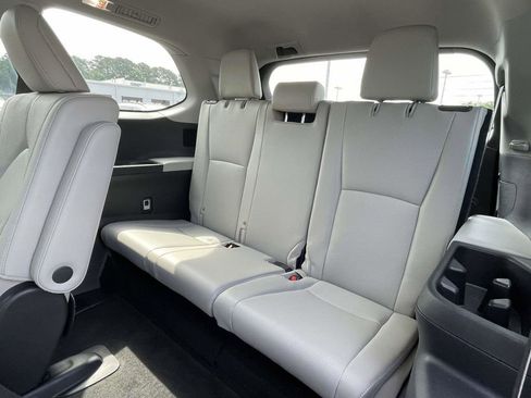 Used 2024 Toyota Grand Highlander AWD image 16