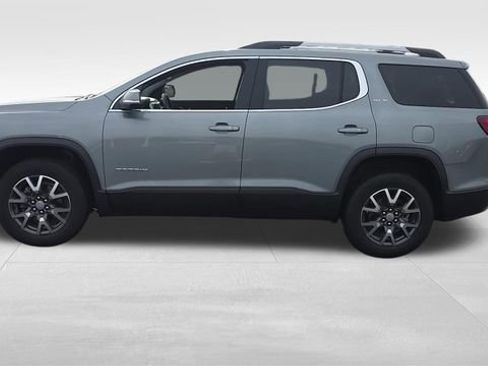Certified 2023 GMC Acadia SLE w/ Driver Convenience Package FWD image 9