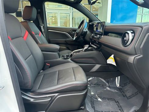 Used 2024 Chevrolet Colorado Z71 w/ Z71 Convenience Package 2 image 10