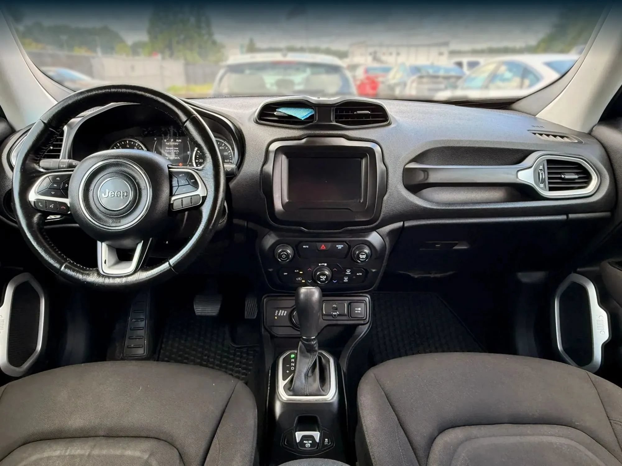 Used 2018 Jeep Renegade Latitude w/ Cold Weather Group AWD/4WD image 3