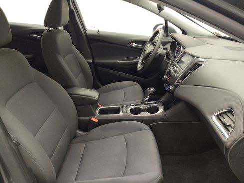 Used 2019 Chevrolet Cruze LT w/ Convenience Package FWD image 21
