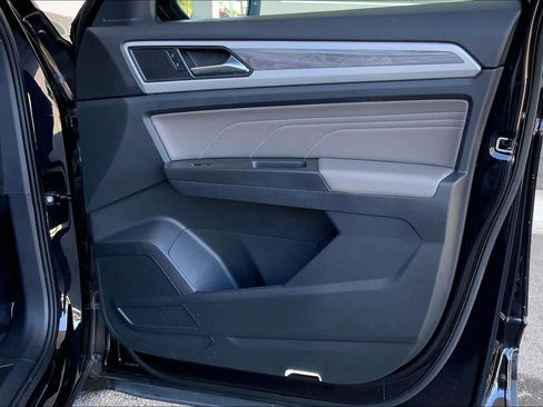 Used 2023 Volkswagen Atlas Cross Sport SE image 46