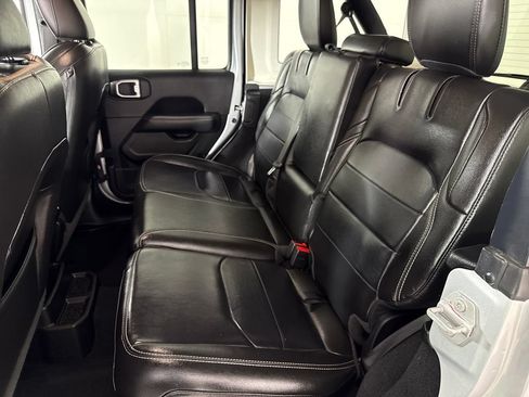 Used 2023 Jeep Wrangler Unlimited Sahara AWD/4WD image 13