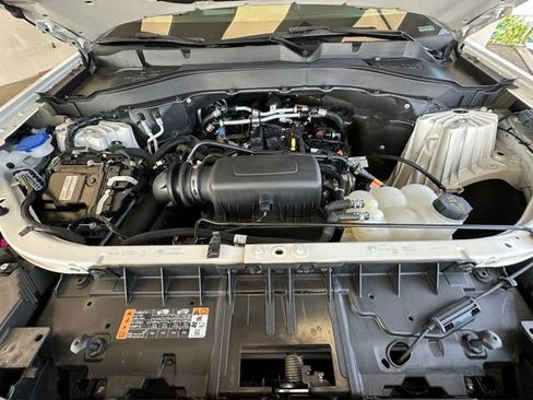 Used 2023 Ford Explorer XLT w/ Equipment Group 202A AWD/4WD image 29