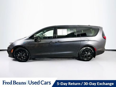 Used 2023 Chrysler Pacifica Limited w/ S Appearance Package image 4