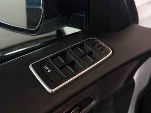 Used 2020 Jaguar F-PACE SVR image 28