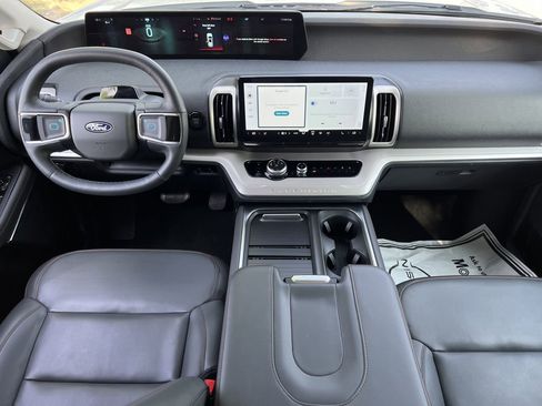 Certified 2025 Ford Expedition Active AWD/4WD image 12