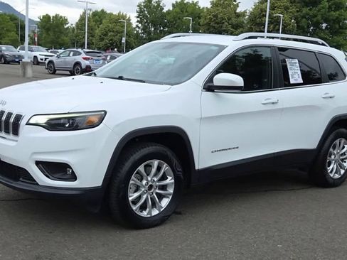 Used 2019 Jeep Cherokee Latitude w/ Cold Weather Group AWD/4WD image 4