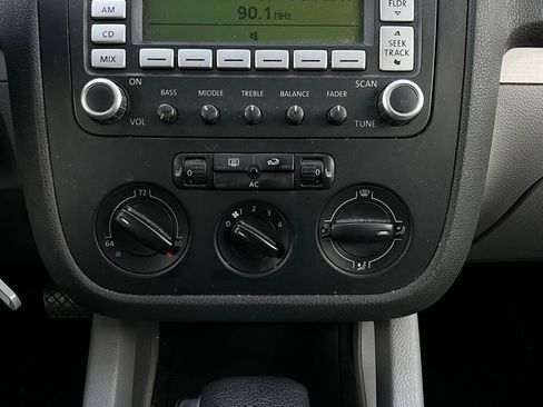 Used 2009 Volkswagen Rabbit S image 24