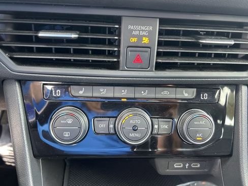 Used 2024 Volkswagen Jetta SE image 37