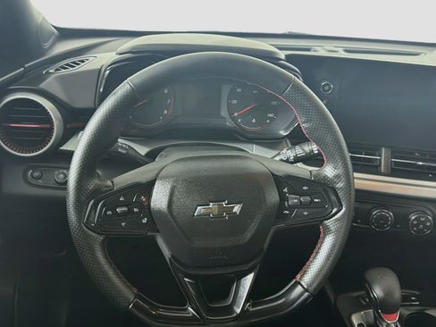 Used 2025 Chevrolet Trax RS w/ Driver Confidence Package FWD image 17