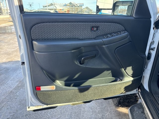 Used 2002 Chevrolet Avalanche 2500 AWD/4WD image 17