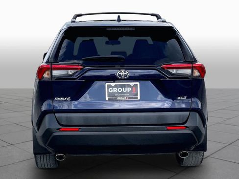 Used 2021 Toyota RAV4 XLE Premium image 5