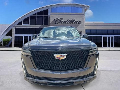 Used 2023 Cadillac Escalade ESV Sport Platinum AWD/4WD image 2