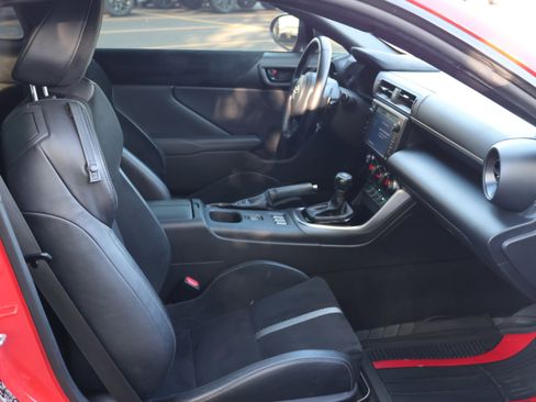 Used 2023 Toyota GR86 Premium RWD image 25