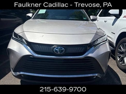 Used 2024 Toyota Venza XLE AWD/4WD image 7