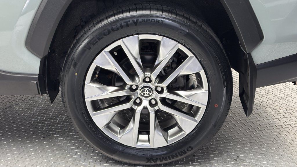 Used 2021 Toyota RAV4 XLE Premium AWD/4WD image 6