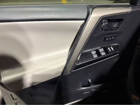 Used 2018 Toyota RAV4 Limited image 10