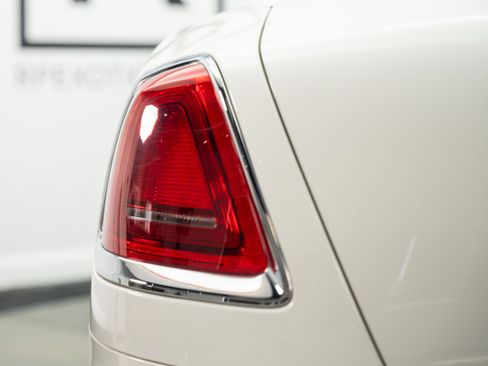 Used 2017 Rolls-Royce Dawn RWD image 27
