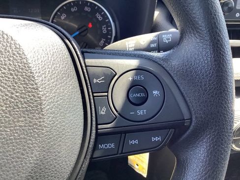 Used 2022 Toyota RAV4 LE AWD/4WD image 12