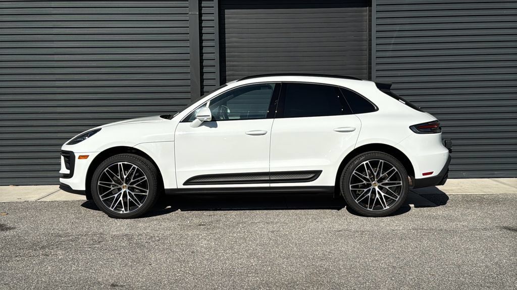 Certified 2026 Porsche Macan AWD/4WD image 2