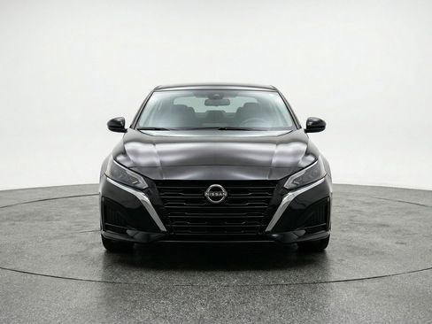 Used 2025 Nissan Altima 2.5 SV image 2