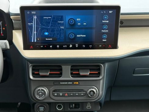 Used 2025 Ford Maverick Lariat w/ 4K Tow Package image 18