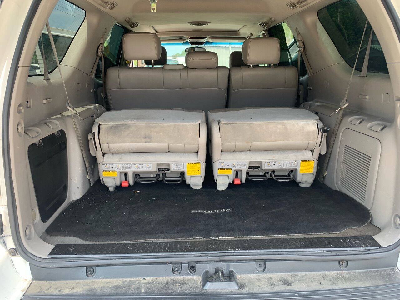 Used 2006 Toyota Sequoia SR5 RWD image 20