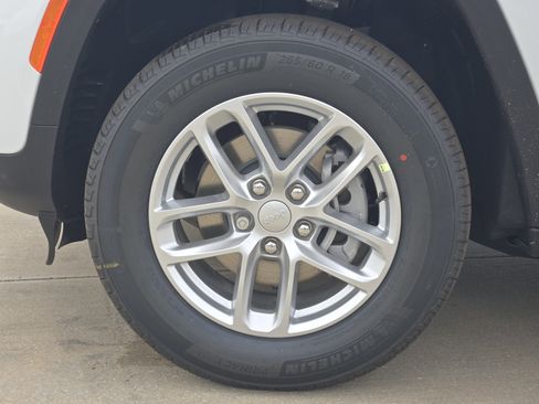 New 2026 Jeep Grand Cherokee Laredo RWD image 9