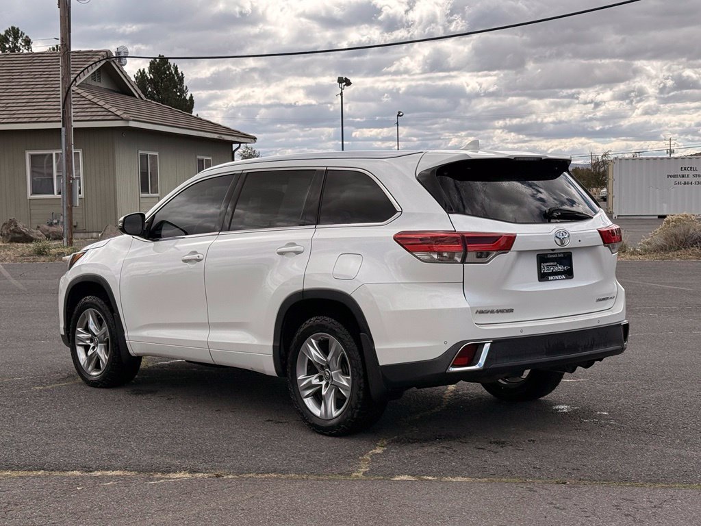Used 2017 Toyota Highlander Limited AWD/4WD image 3