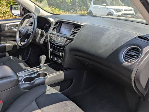 Used 2019 Nissan Pathfinder SV FWD image 34