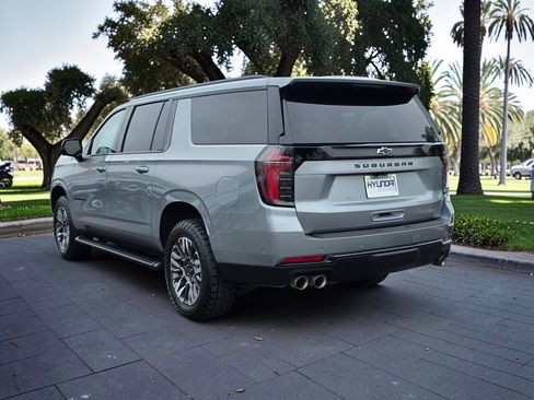 Used 2025 Chevrolet Suburban Z71 AWD/4WD image 6