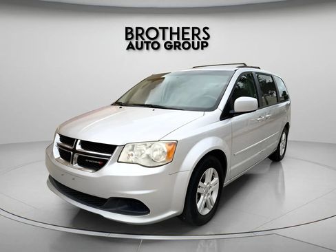 Used 2012 Dodge Grand Caravan SXT w/ UConnect Hands-Free Group FWD image 7