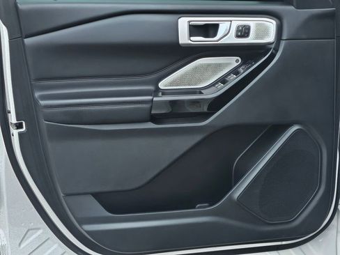 Used 2022 Ford Explorer Platinum w/ Equipment Group 601A image 33