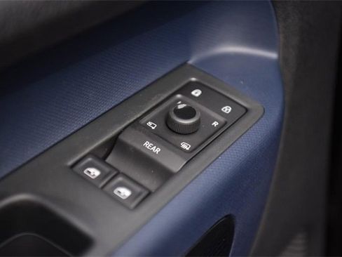 New 2025 Volkswagen ID. Buzz Pro S image 9