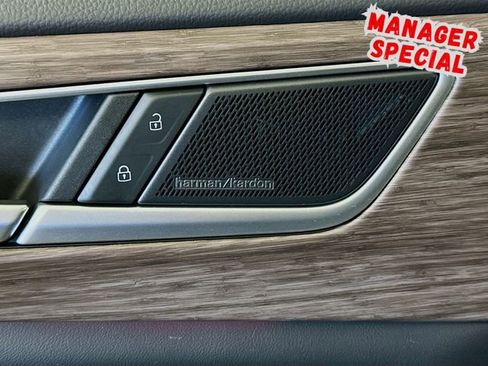 Used 2025 Volkswagen Atlas SEL Premium R-Line image 21