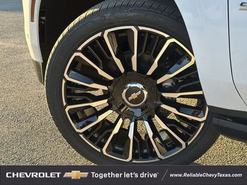 New 2026 Chevrolet Suburban High Country image 9