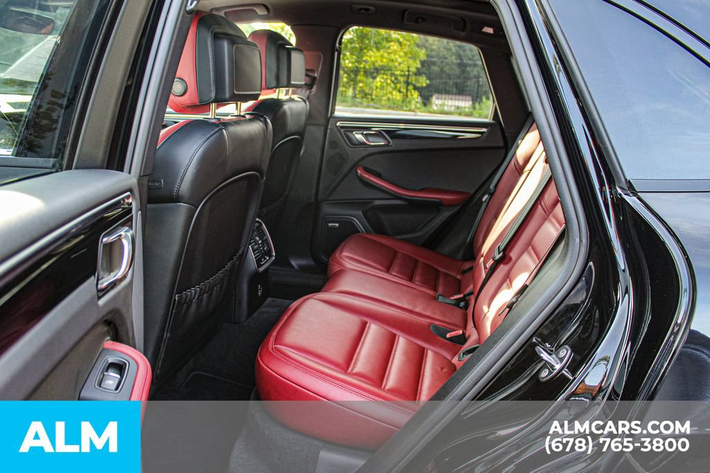 Used 2024 Porsche Macan AWD/4WD image 17