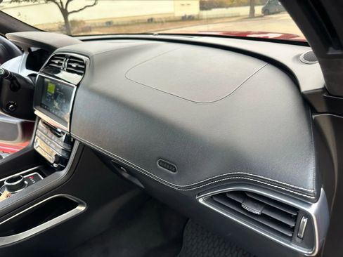 Used 2020 Jaguar F-PACE S image 33