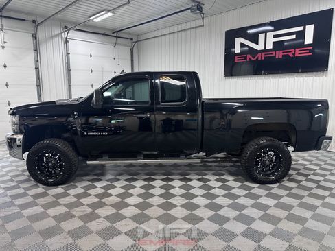 Used 2008 Chevrolet Silverado 2500 LT w/ Suspension Package, Off-Road AWD/4WD image 2