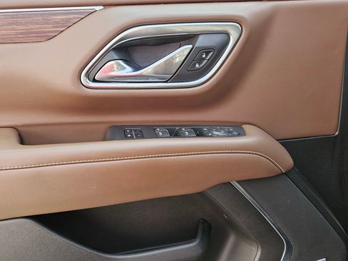 Used 2021 Chevrolet Suburban High Country image 18